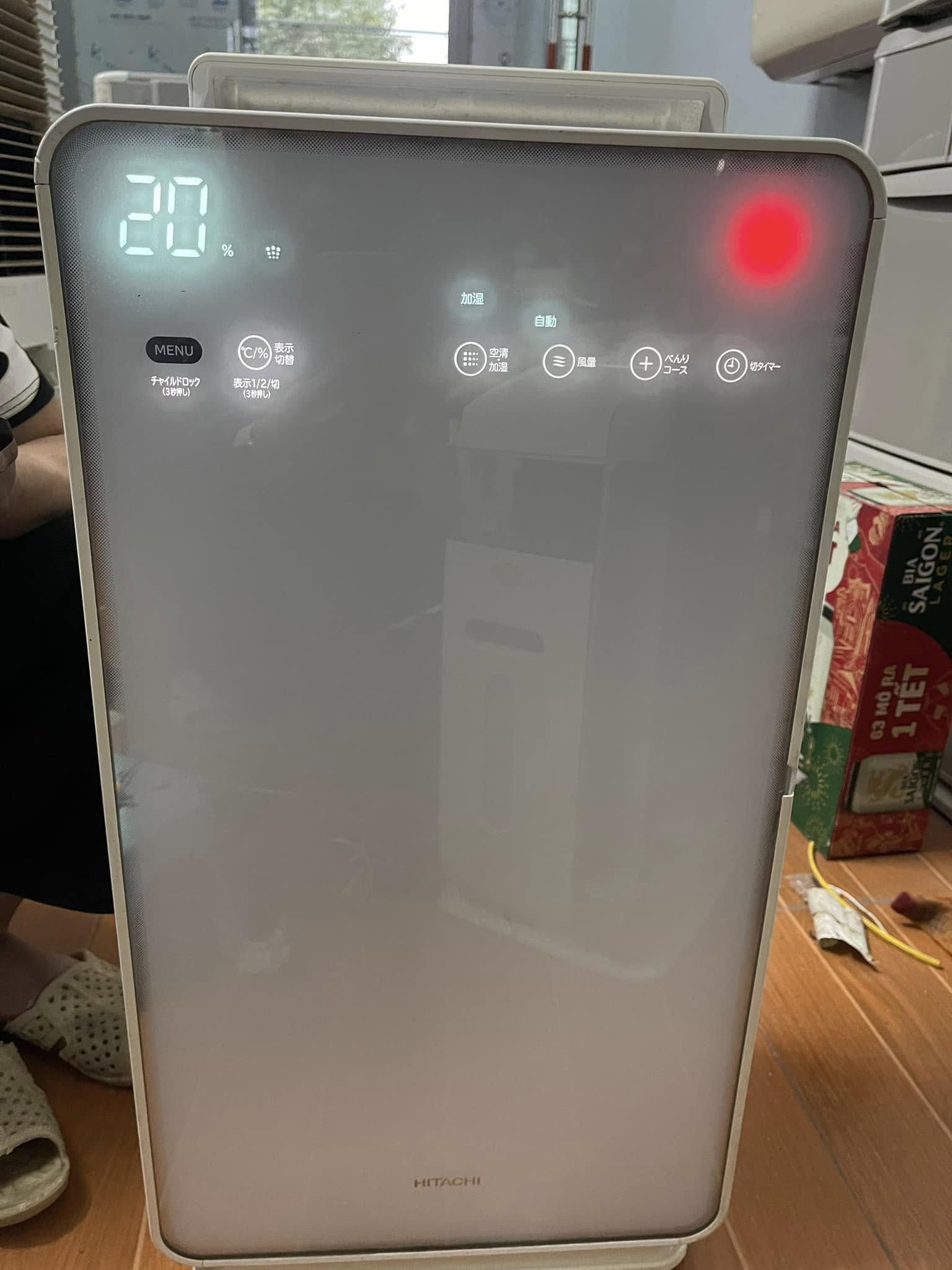 Máy lọc không khí hitachi có mùi hôi nguyên nhân do đâu?