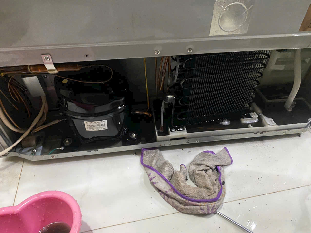 Hitachi khuyến cáo nên vệ sinh thường xuyên tủ lạnh từ 8-16 tháng để đảm bảo tủ lạnh luôn được hoạt động bền bỉ