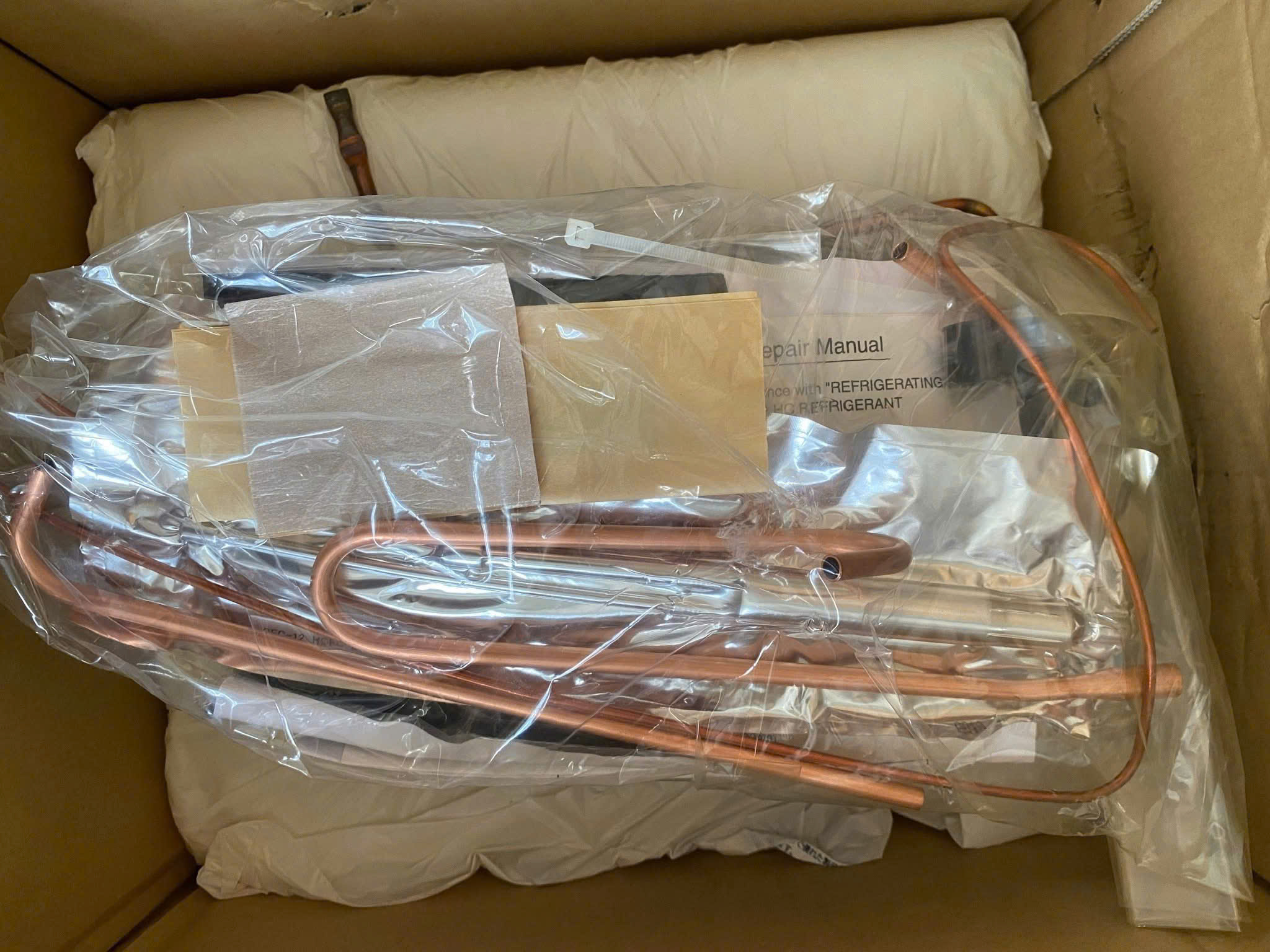 Ngoài lốc block máy nén mới thì các linh kiện đi kèm như phin lọc van tiết lưu và khớp nối cũng phải mới để đảm bảo sự ổn định khi thay xong block máy nén