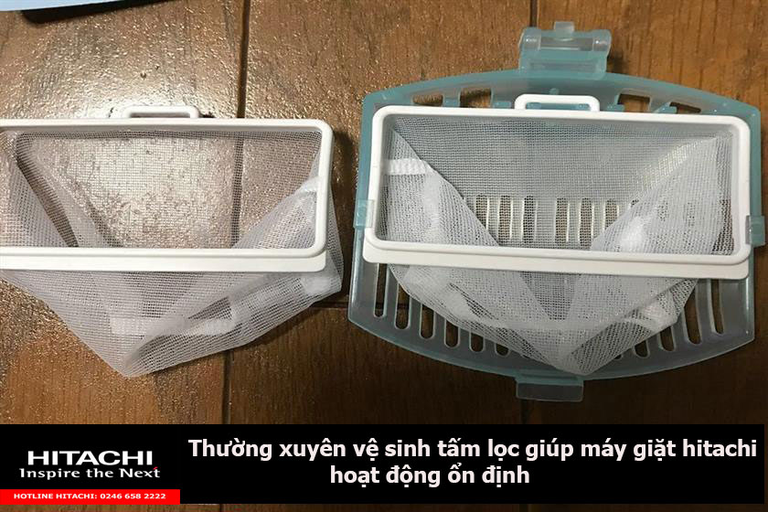 Thường xuyên vệ sinh tấm lọc giúp máy giặt hitachi hoạt động ổn định