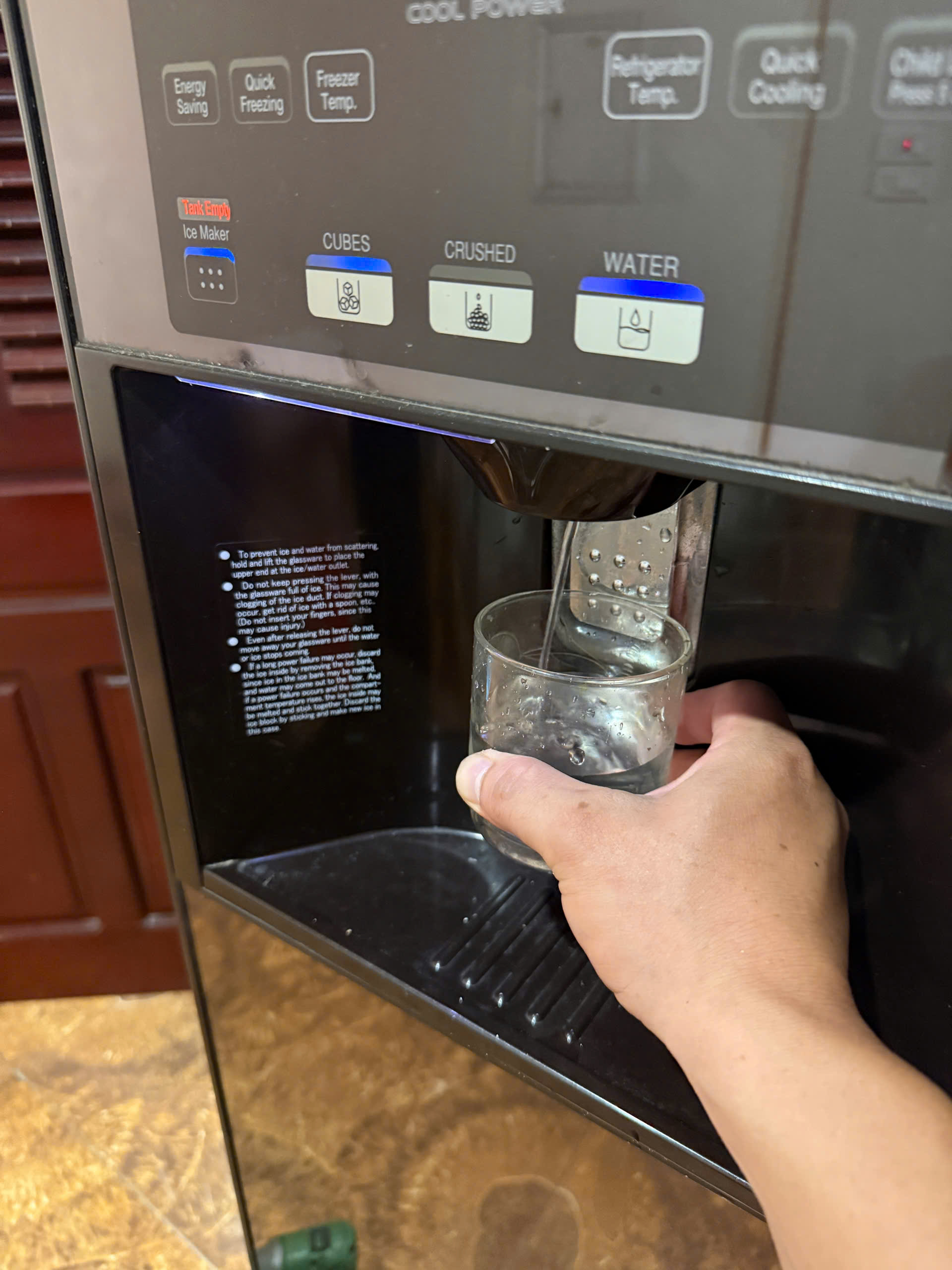 Tủ lạnh hiện đèn tank empty bình nước rỗng nguyên nhân do đâu?