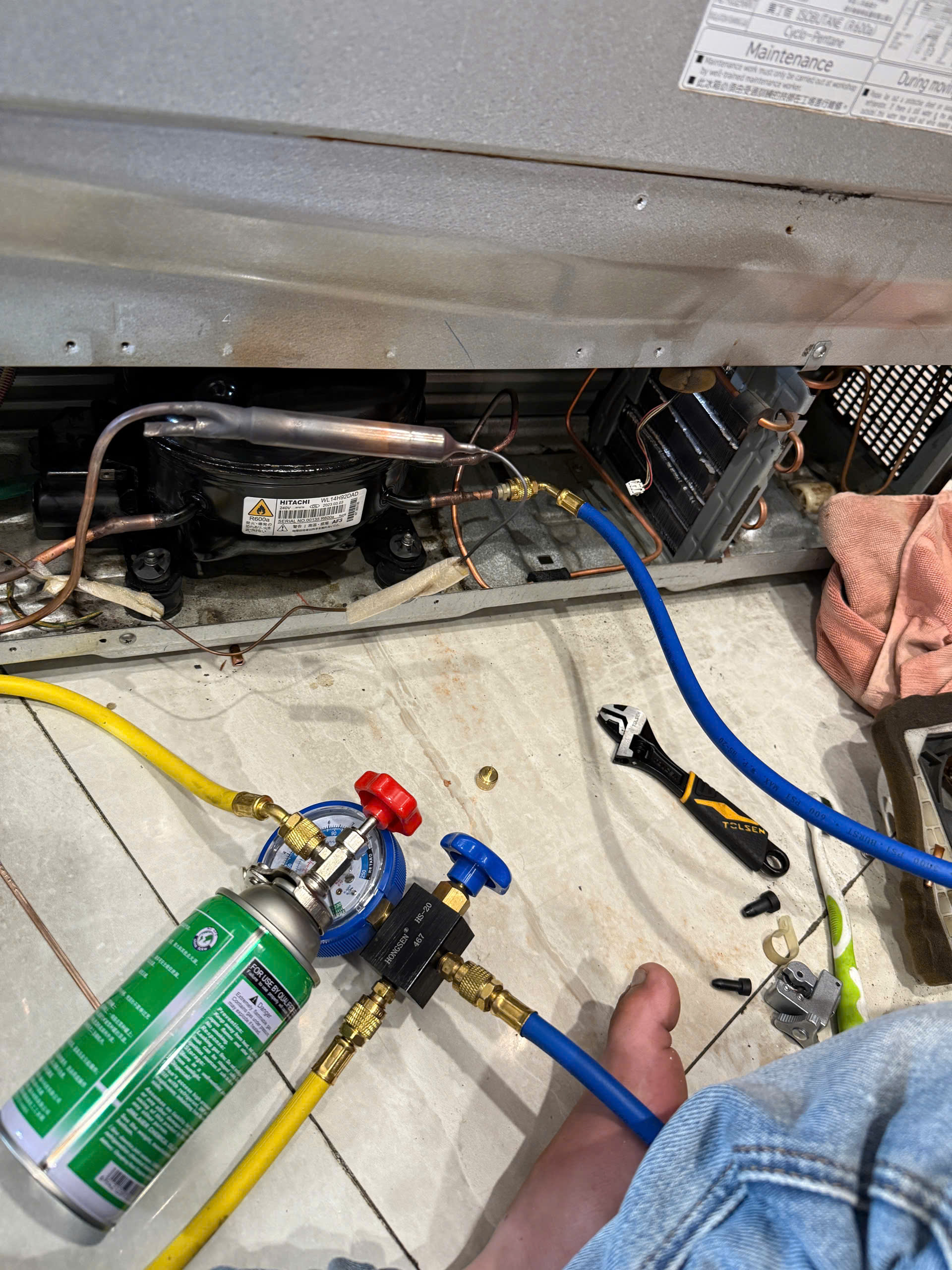 Quy trình thay thế lốc máy nén tủ lạnh hitachi theo quy chuẩn hãng
