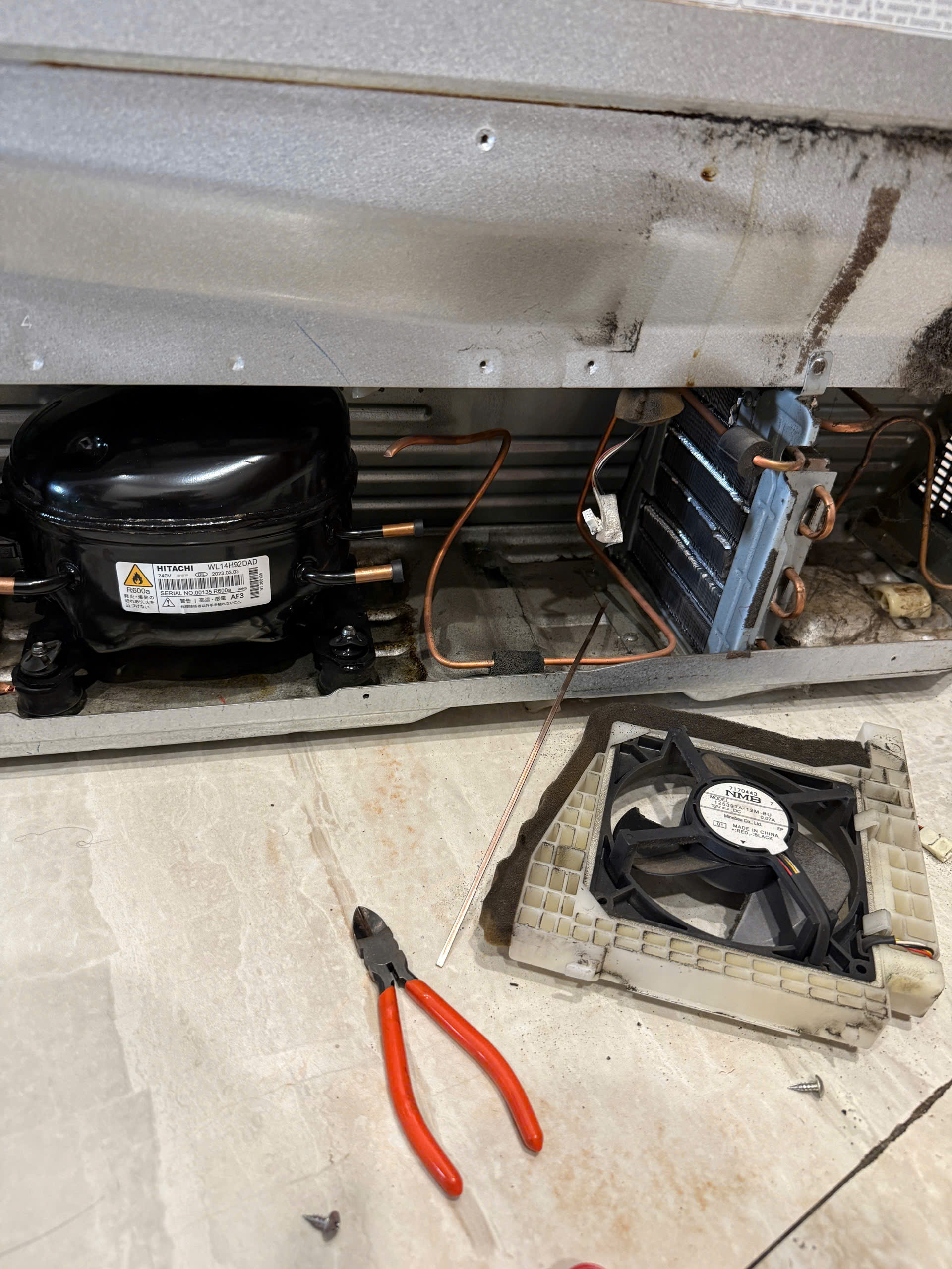 Thay thế lốc block máy nén tủ lạnh Hitachi nội địa Nhật tại Đồng Nai
