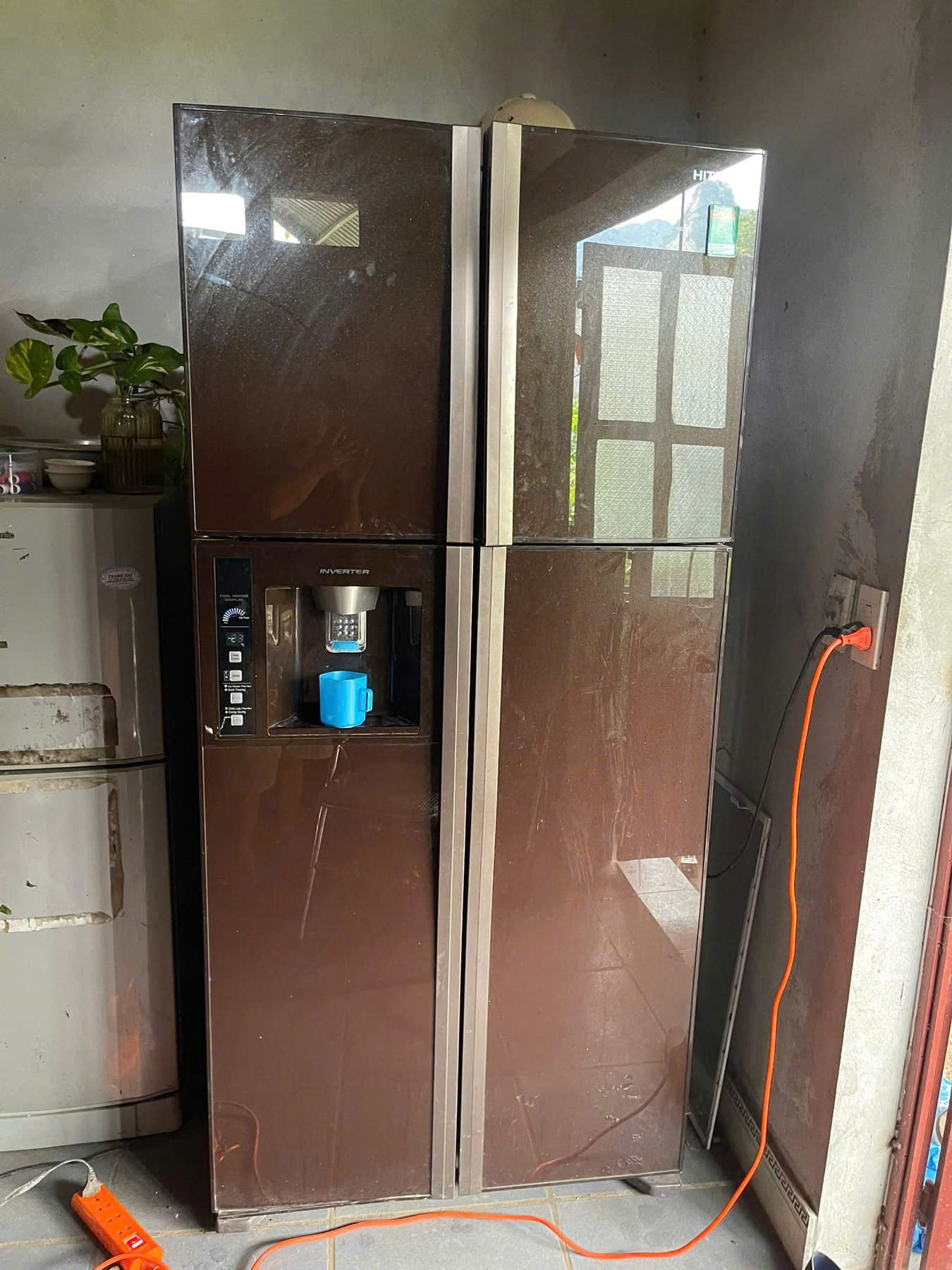 Tủ lạnh hitachi 4 cánh rung kêu bất thường bên trong ngăn đá