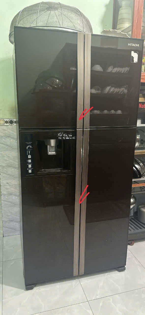 Cánh tủ lạnh hitachi bị hở thất thoát nhiệt độ lạnh