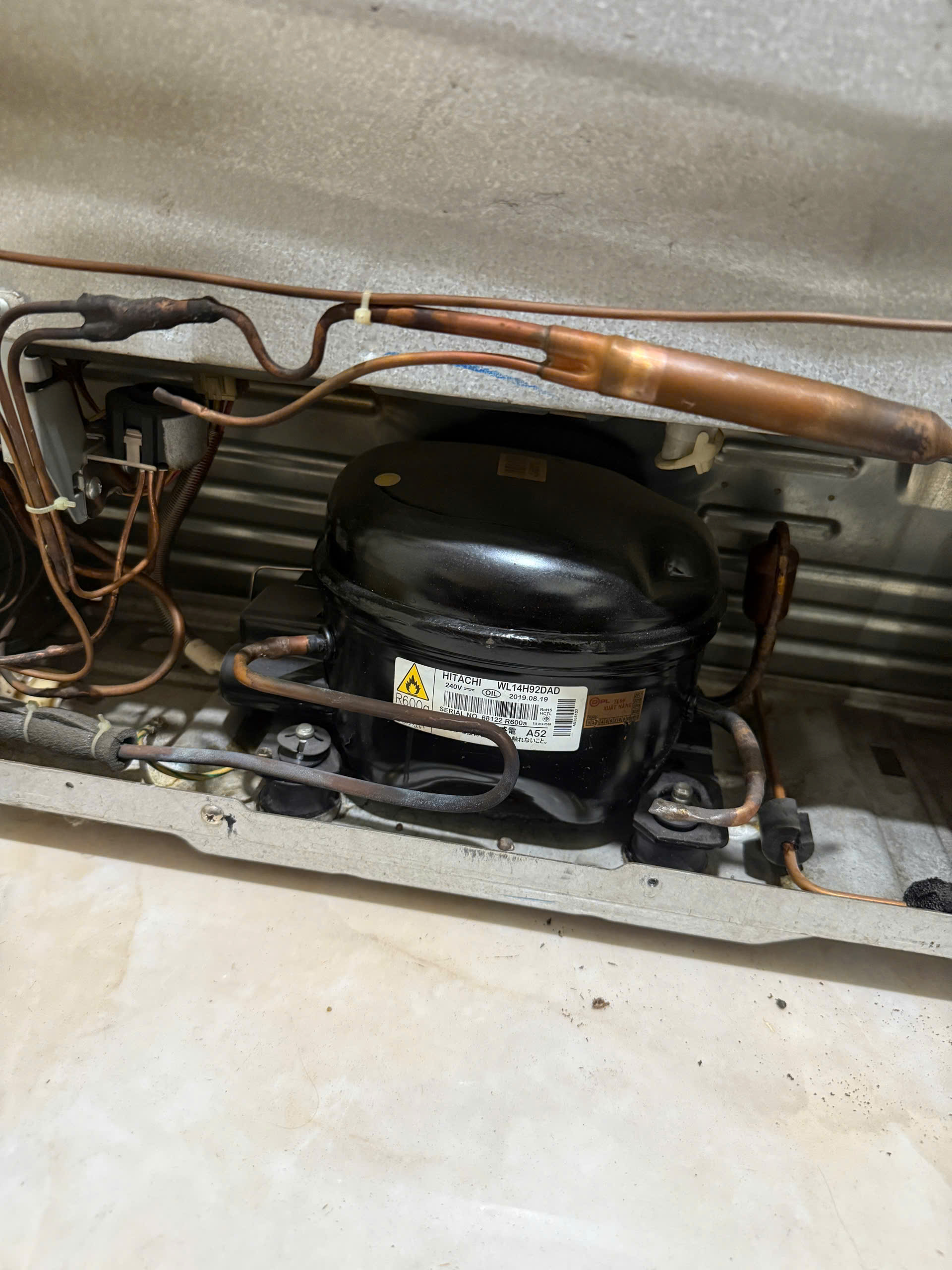 Lốc máy nén inveter tủ lạnh hitachi bị luồn hơi tụt hơi