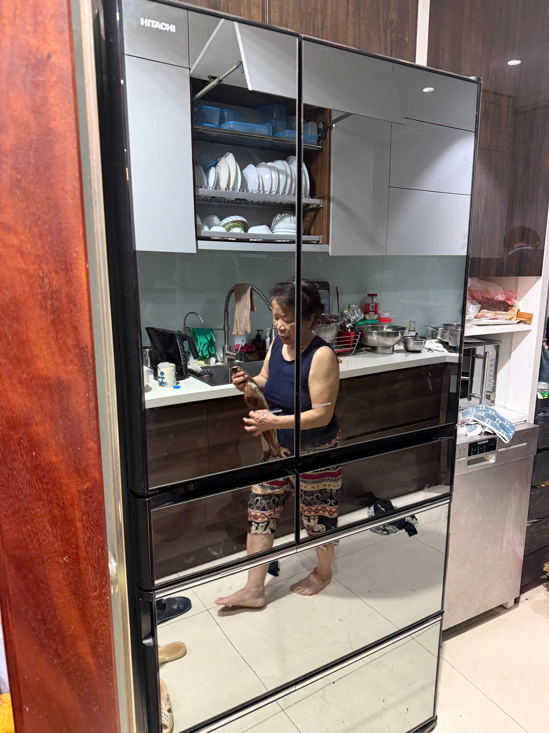 Khắc phục lỗi tủ lạnh Hitachi tự động đẩy cửa ra và tư vấn sử dụng đúng cách cho khách hàng