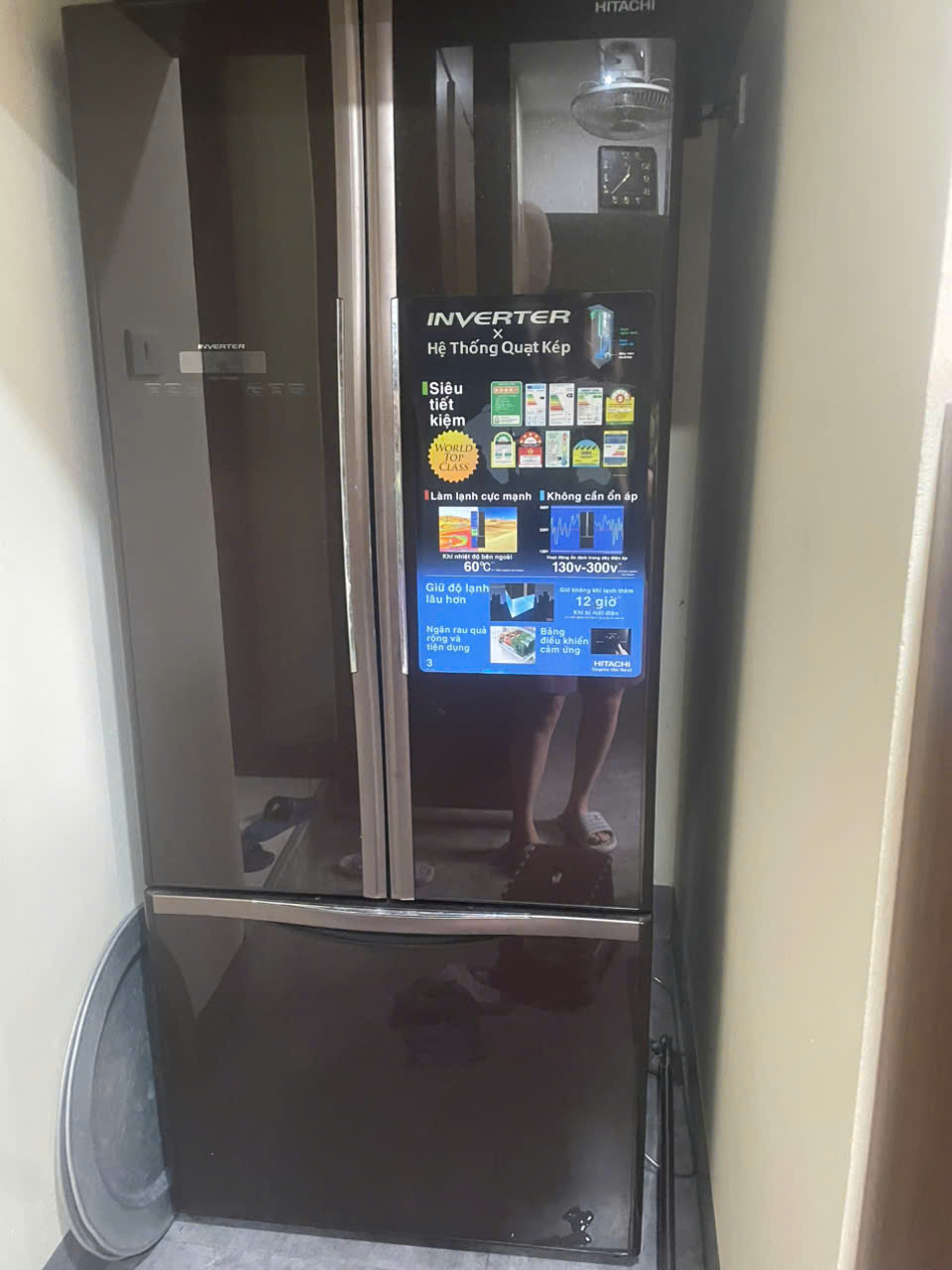 Sửa tủ lạnh Hitachi chảy nước tại nhà