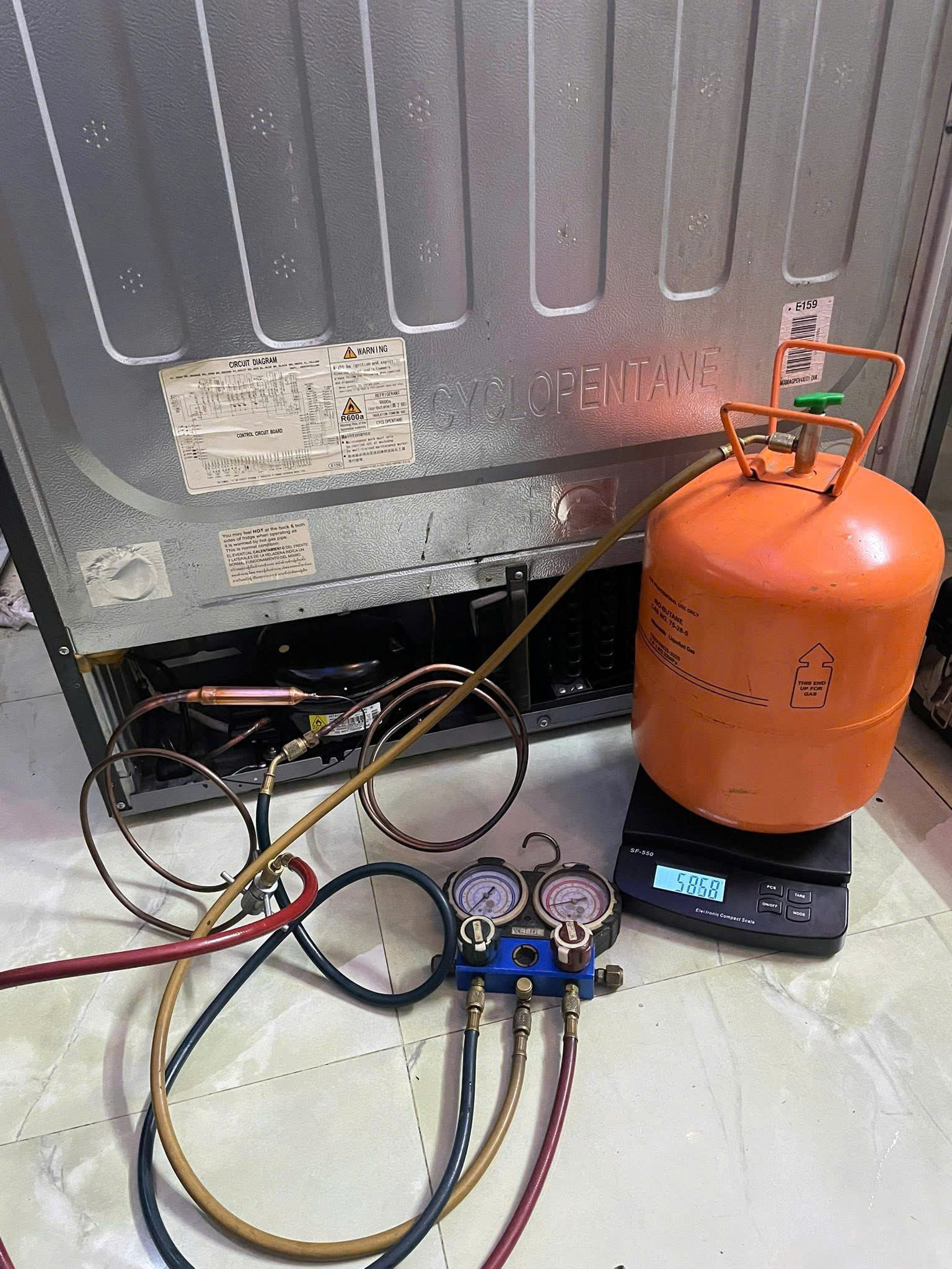 Thay lốc máy nén nạp gas tủ lạnh Hitachi tại Ninh Hiệp