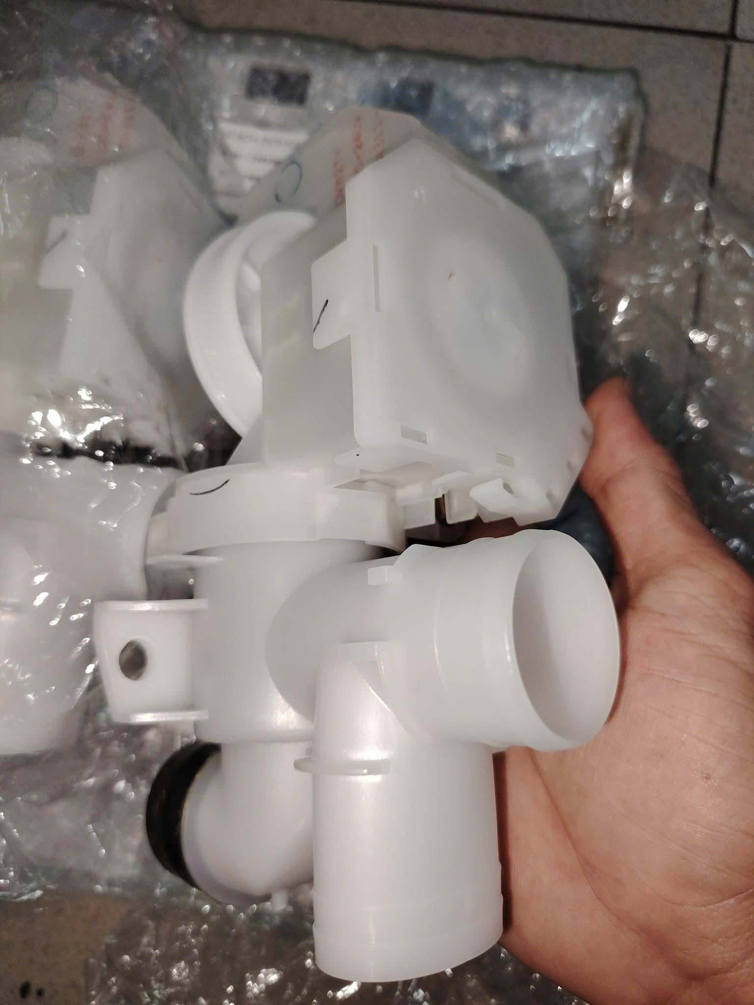 Thay van xả máy giặt hitachi đúng mã sản phẩm