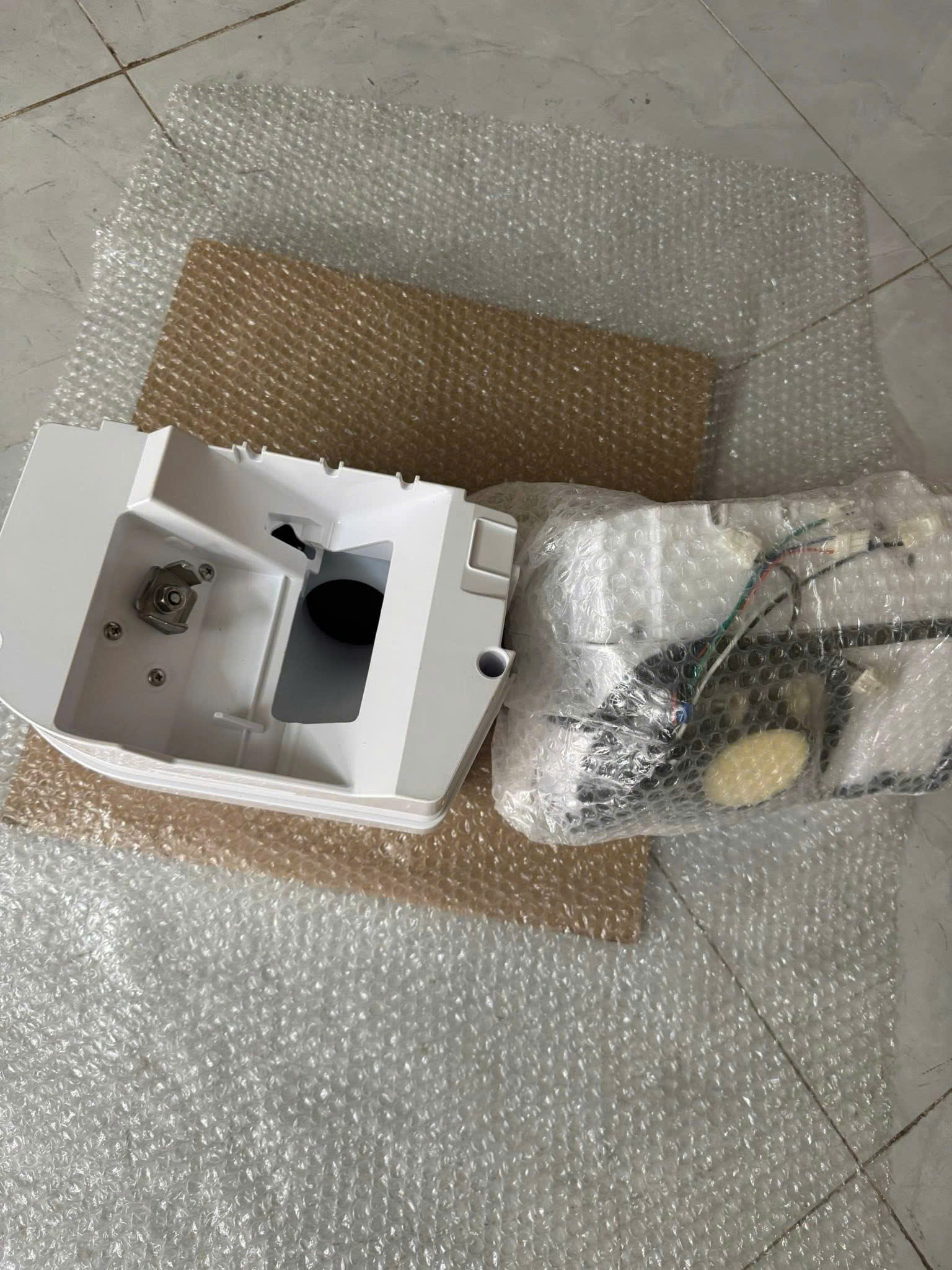 Motor xay đá tủ lạnh Hitachi chính hãng