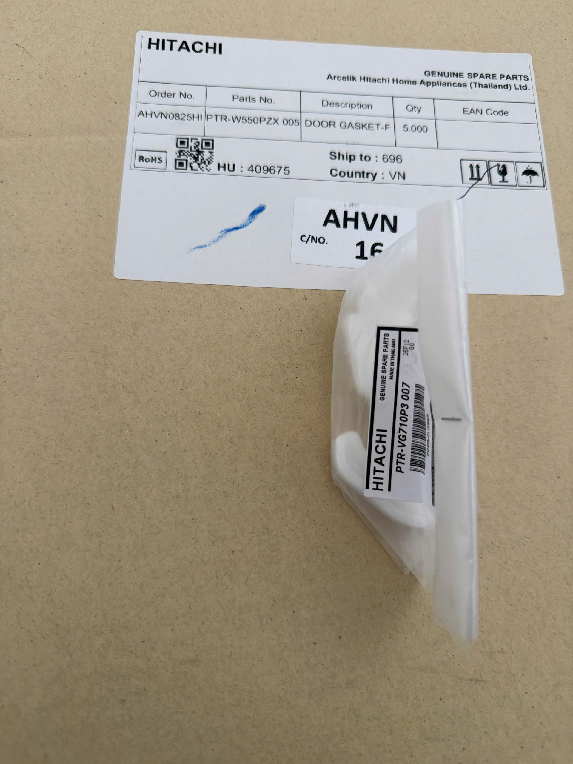 Ngàm bên phải ngăn đông tủ lạnh hitachi 4 cánh