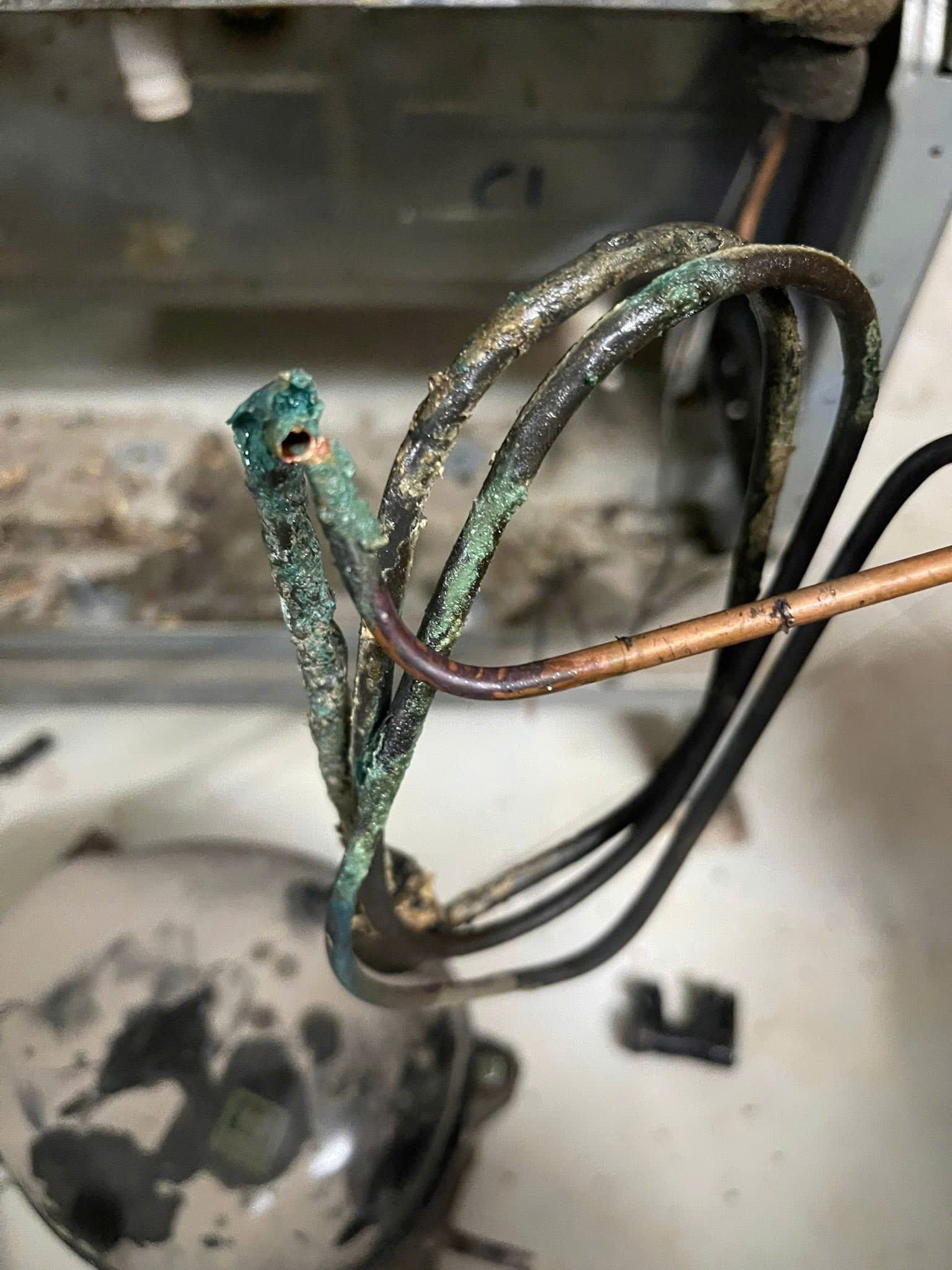 Tủ lạnh hitachi bị thủng hệ thống dàn gas