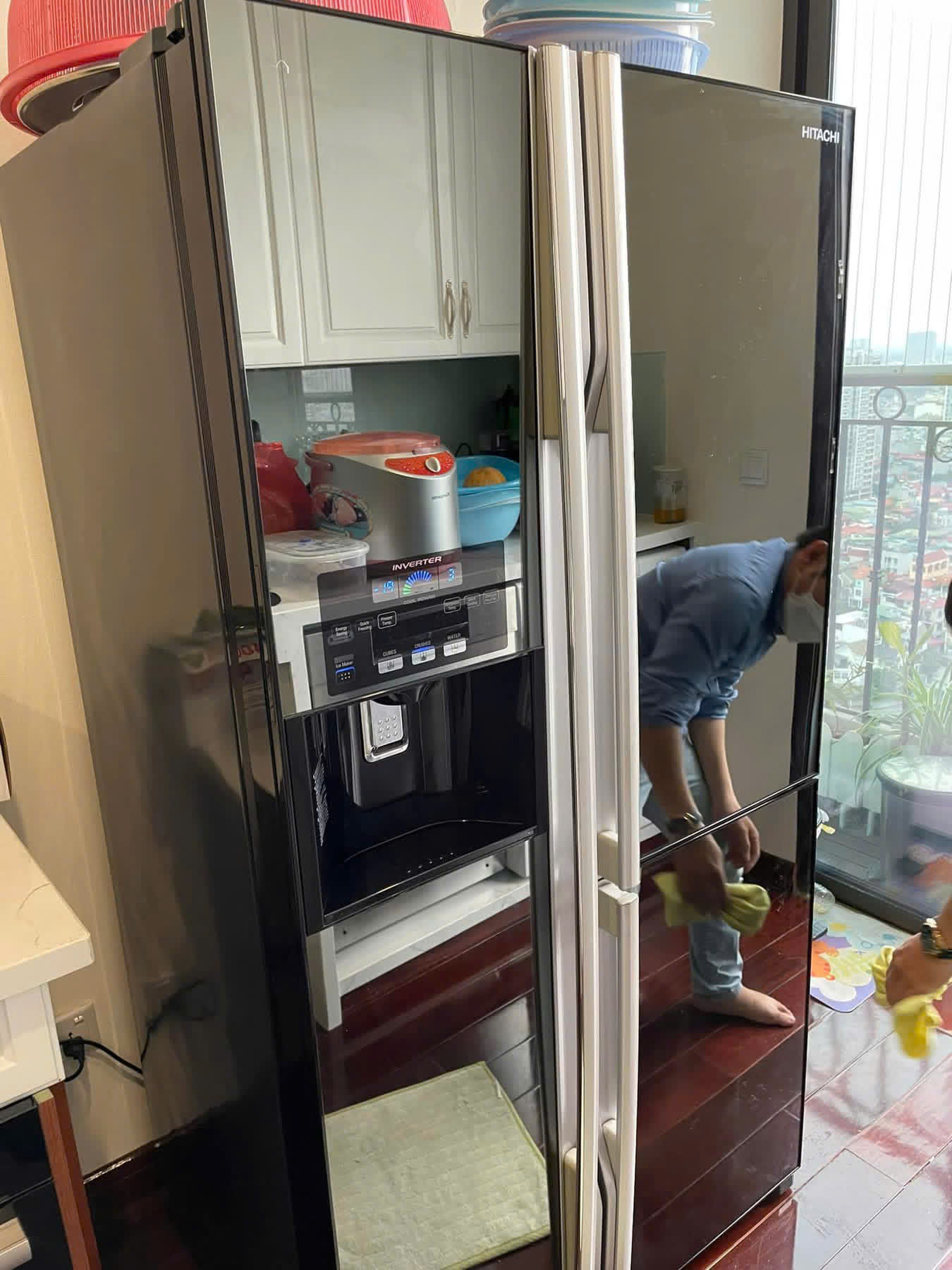 Tủ lạnh hitachi side by side không lấy được đá ngoài cánh
