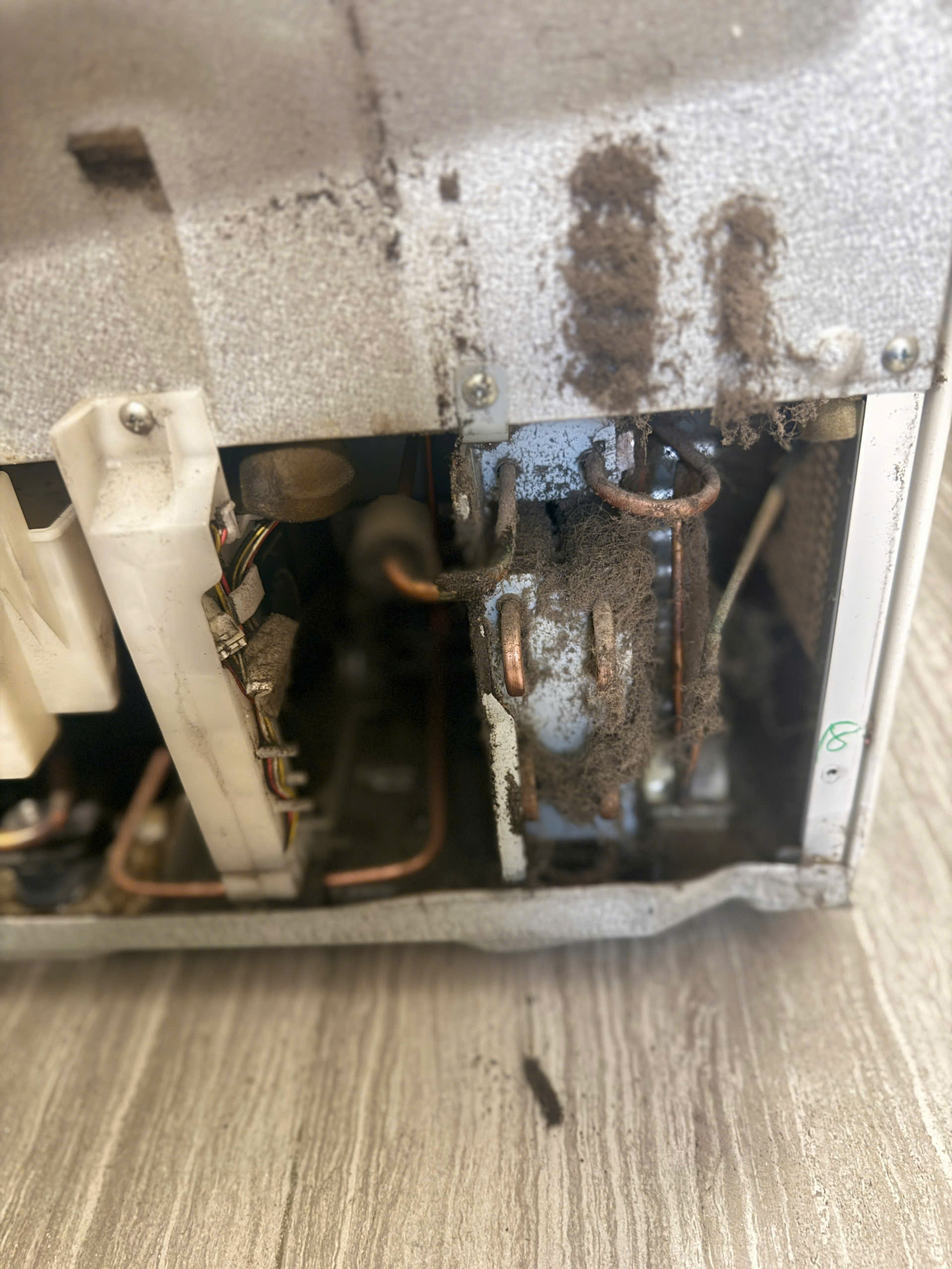 Vệ sinh định kỳ 12 tháng hệ thống dàn nóng tủ lạnh hitachi nội địa