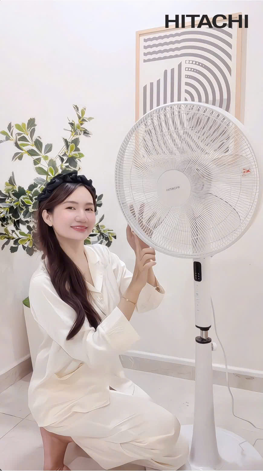 Chọn quạt đứng hãy chọn Hitachi