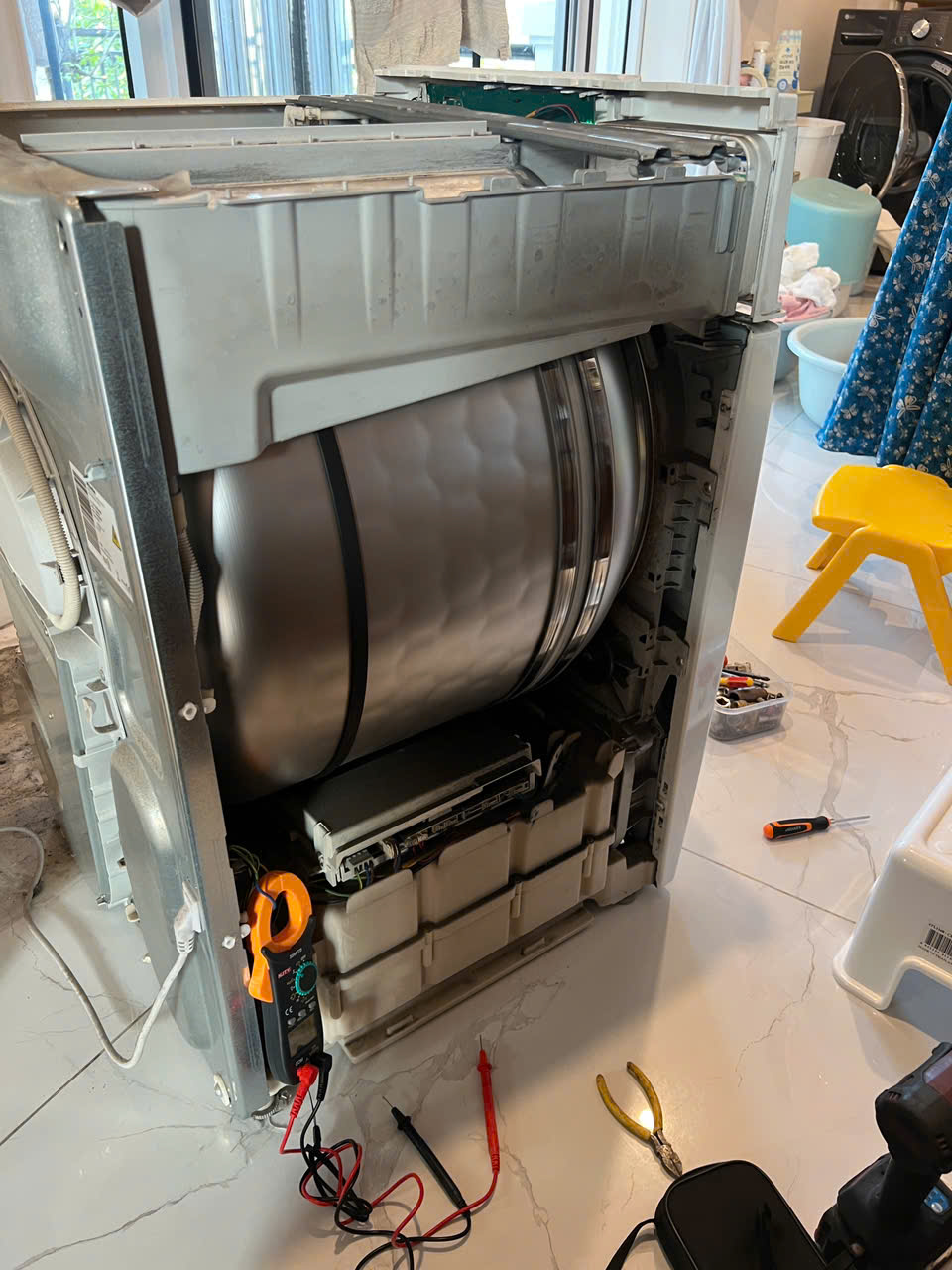 Sửa máy sấy quần áo Hitachi kém nóng không nóng
