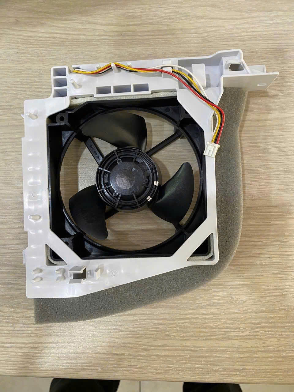 Quạt gió tủ lạnh Hitachi mới