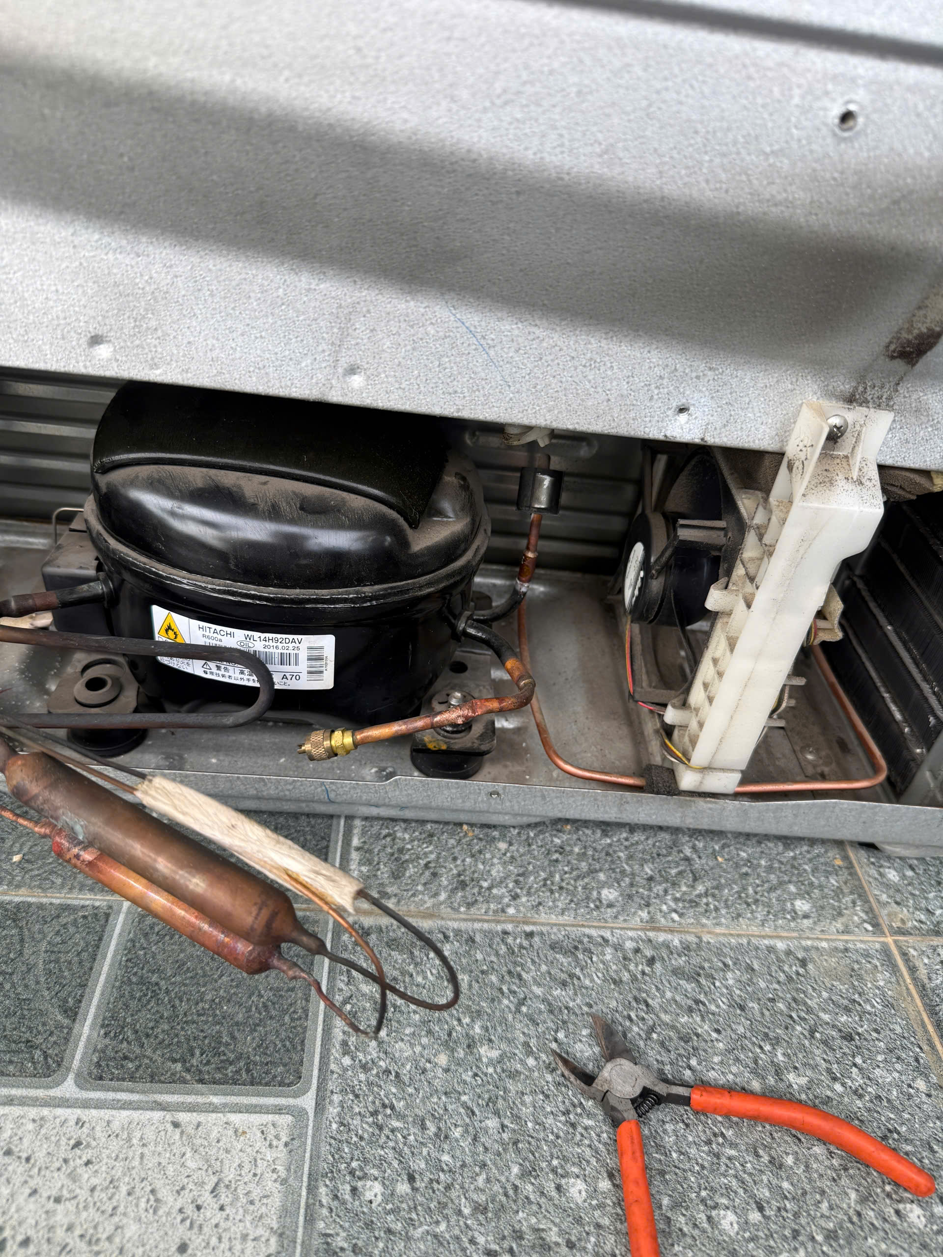 Thay lốc máy nén tủ lạnh Hitachi tại Đồ Sơn