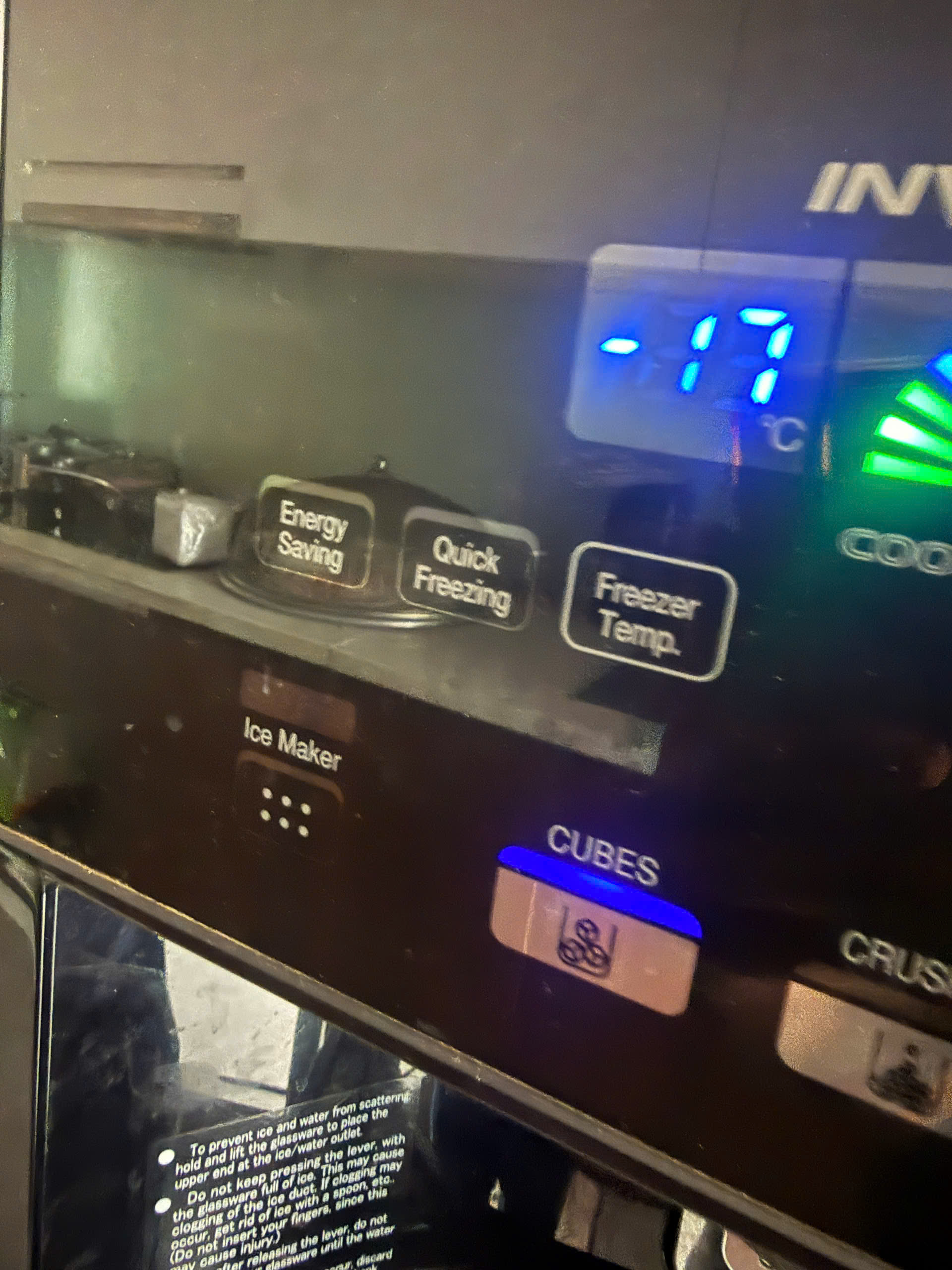Đèn Ica Maker tắt tủ lạnh Hitachi không làm đá tự động