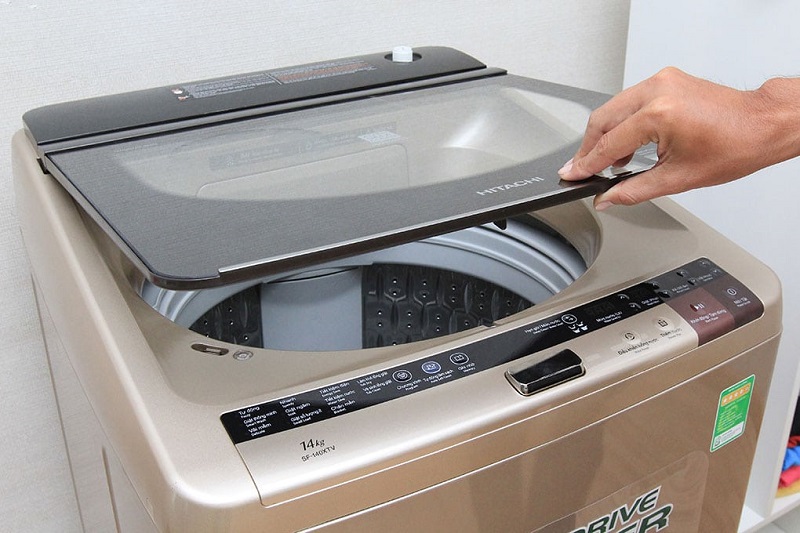 Tắt nguồn điện chờ công tắc mở cửa máy giặt hitachi cửa đứng