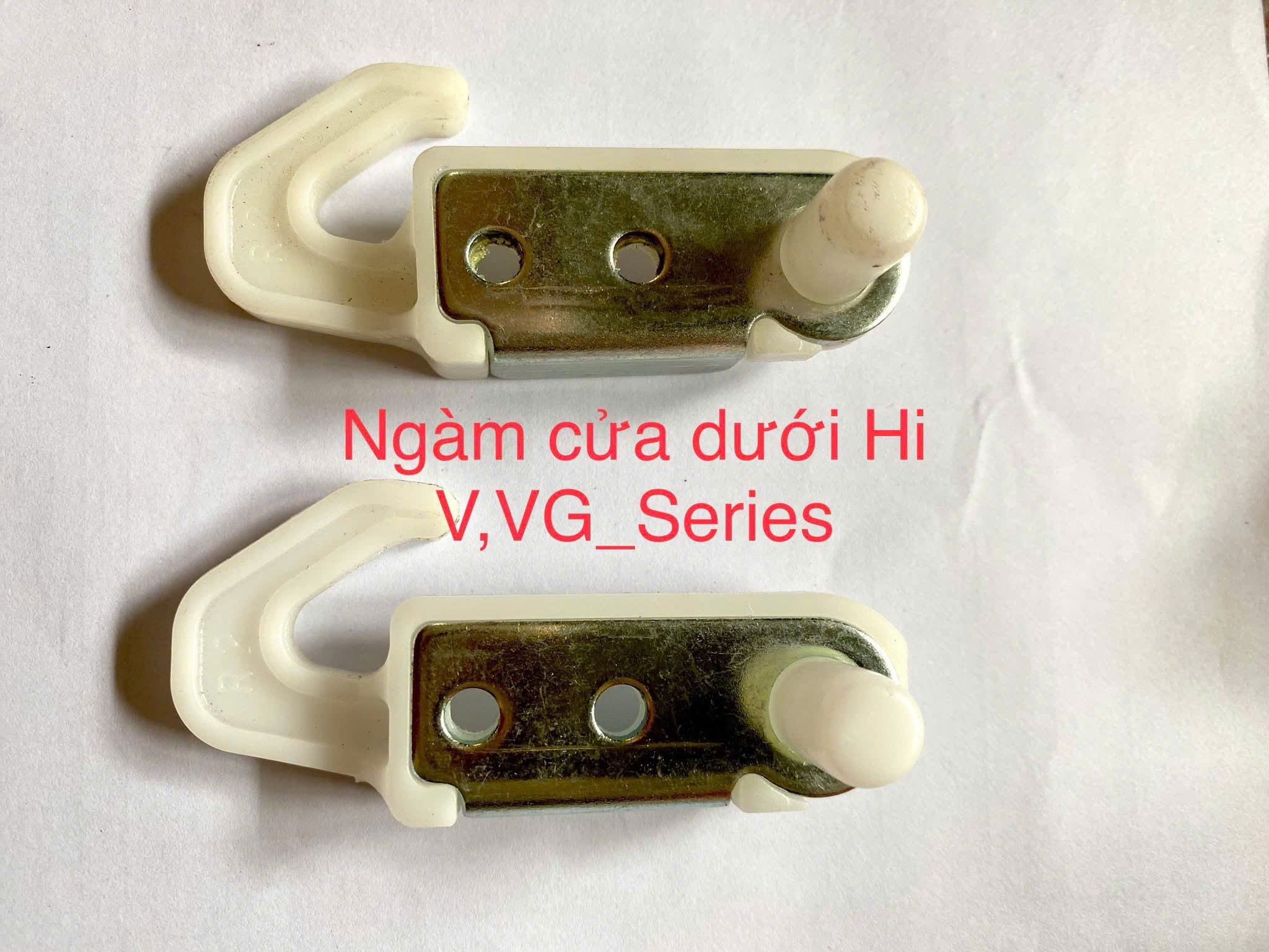 Ngàm dưới ngăn mát tủ lạnh Hitachi model R và VG
